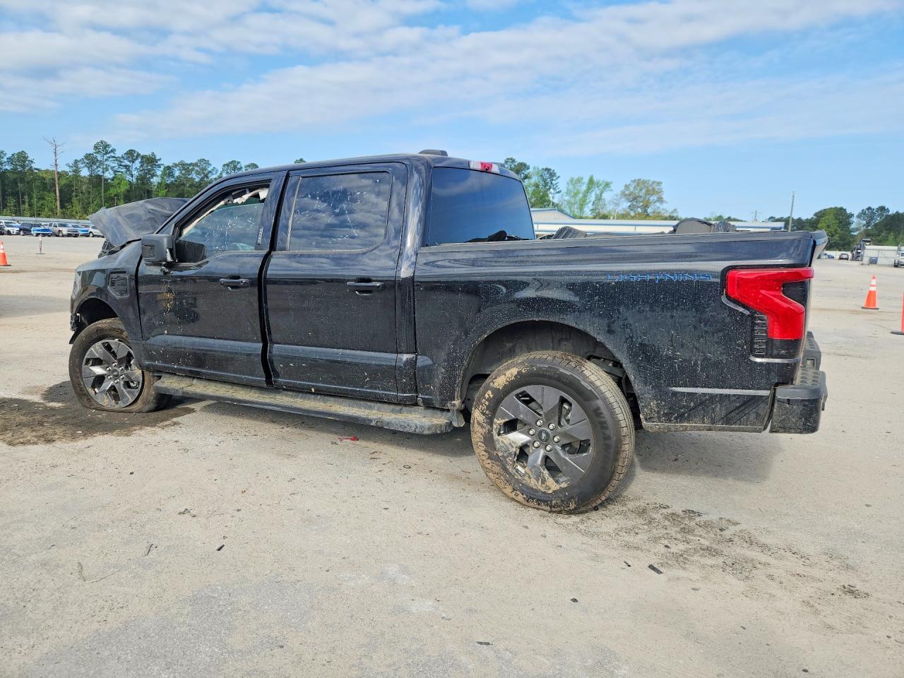 2024 FORD F150 LIGHTNING XLT photo 2
