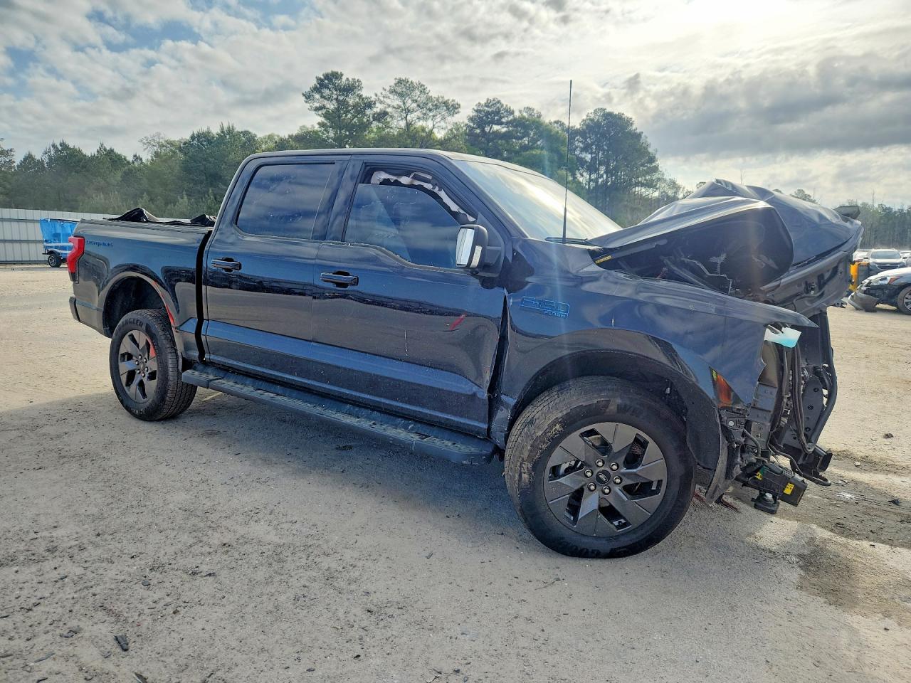 2024 FORD F150 LIGHTNING XLT photo 4