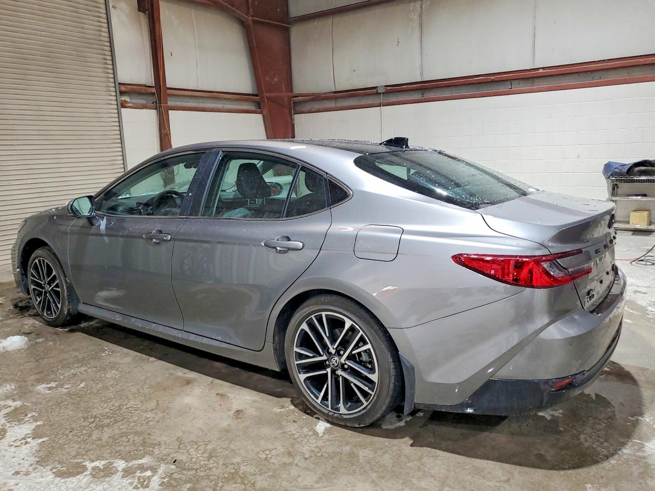 2025 TOYOTA CAMRY XLE photo 3