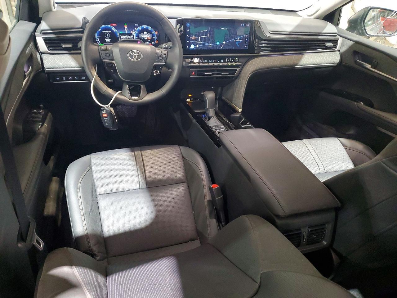 2025 TOYOTA CAMRY XLE photo 15