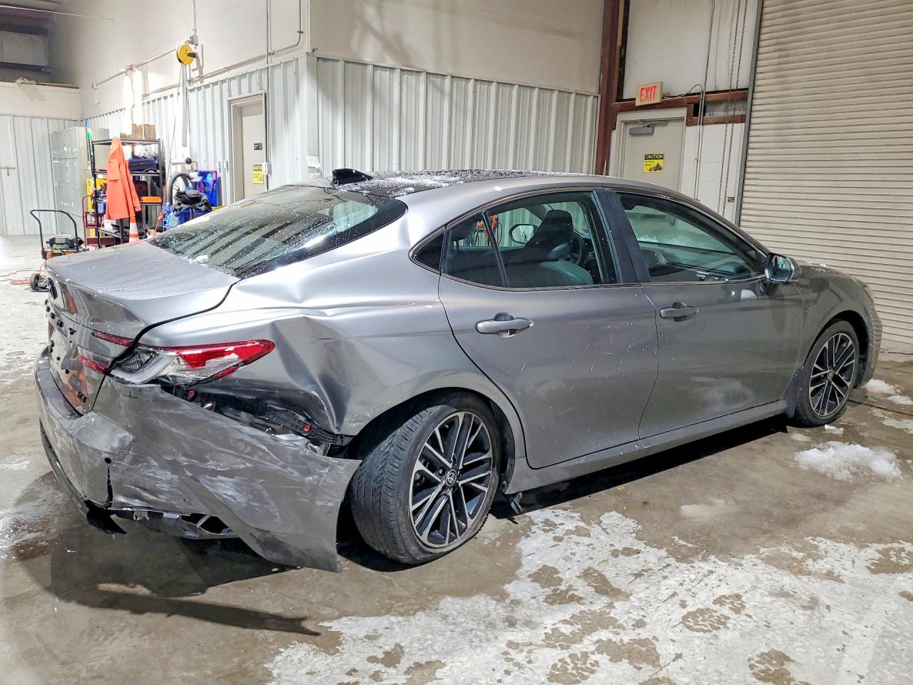 2025 TOYOTA CAMRY XLE photo 5
