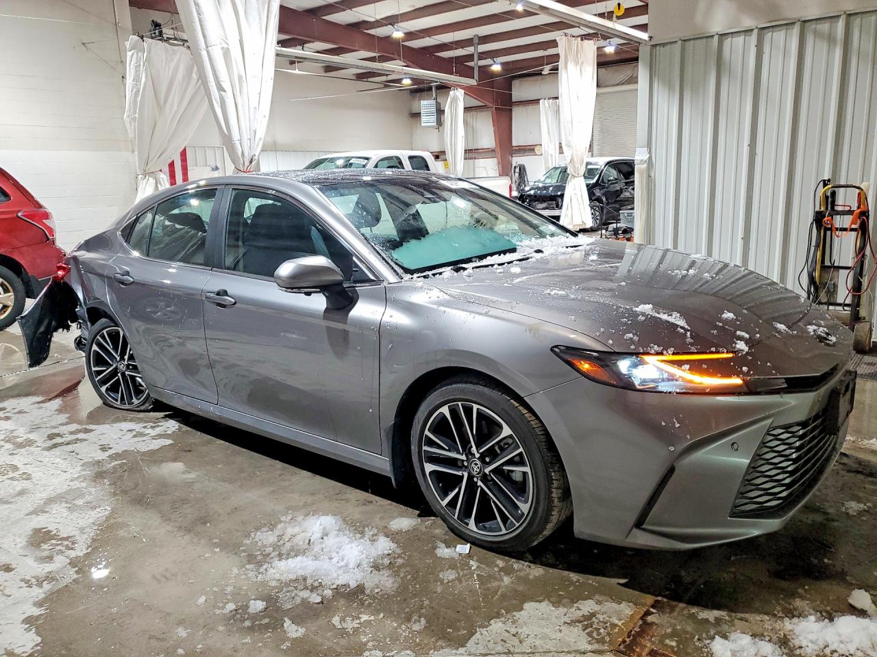 2025 TOYOTA CAMRY XLE photo 7