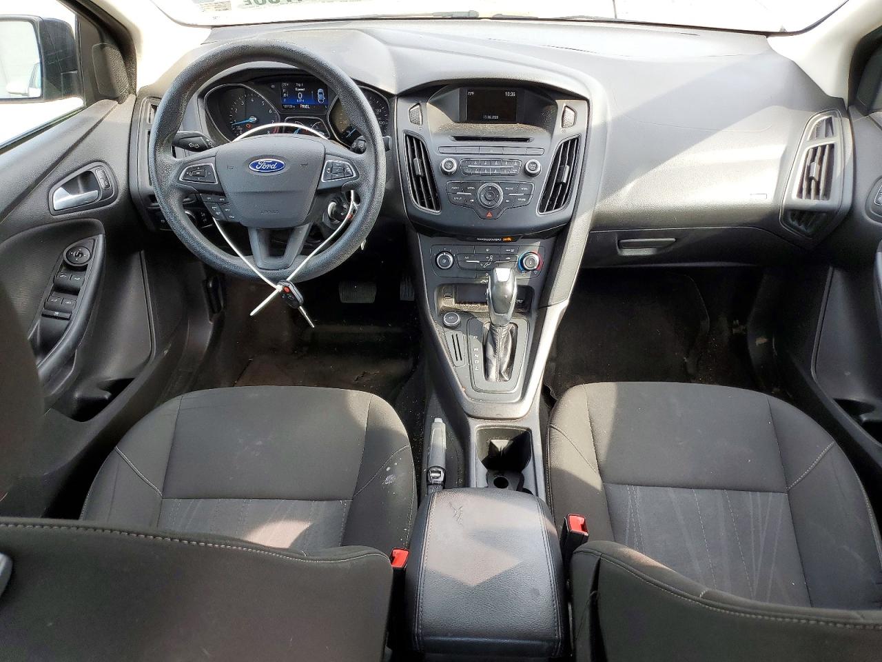 2015 FORD FOCUS SE photo 29