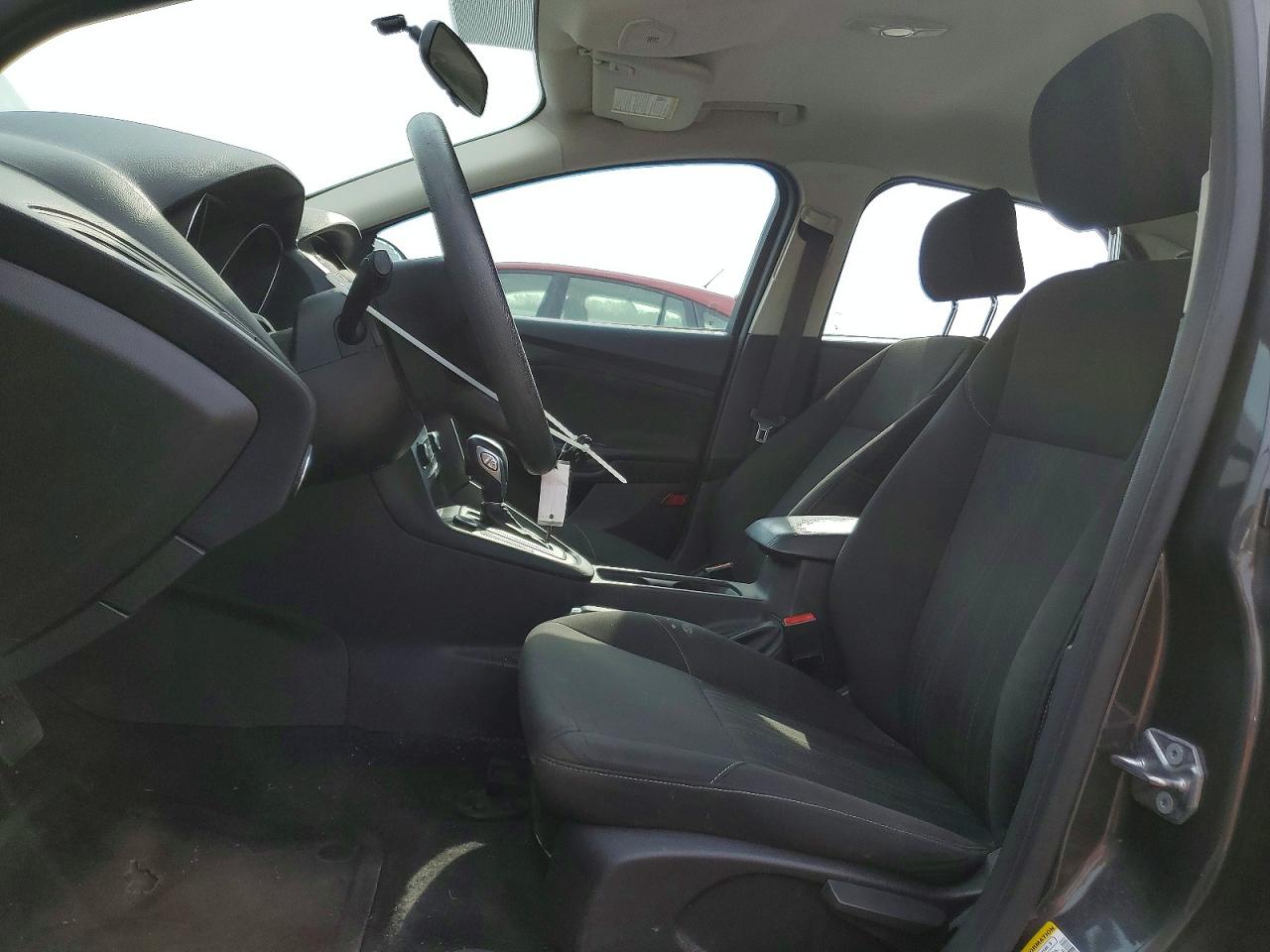 2015 FORD FOCUS SE photo 25