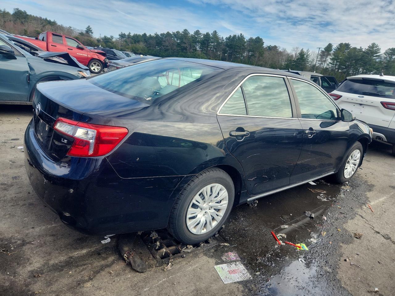 2014 TOYOTA CAMRY LE photo 5
