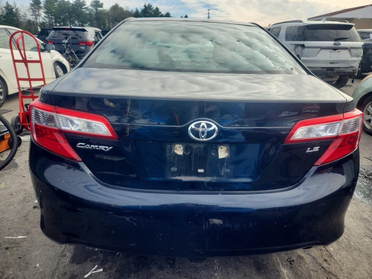 2014 TOYOTA CAMRY LE photo 11