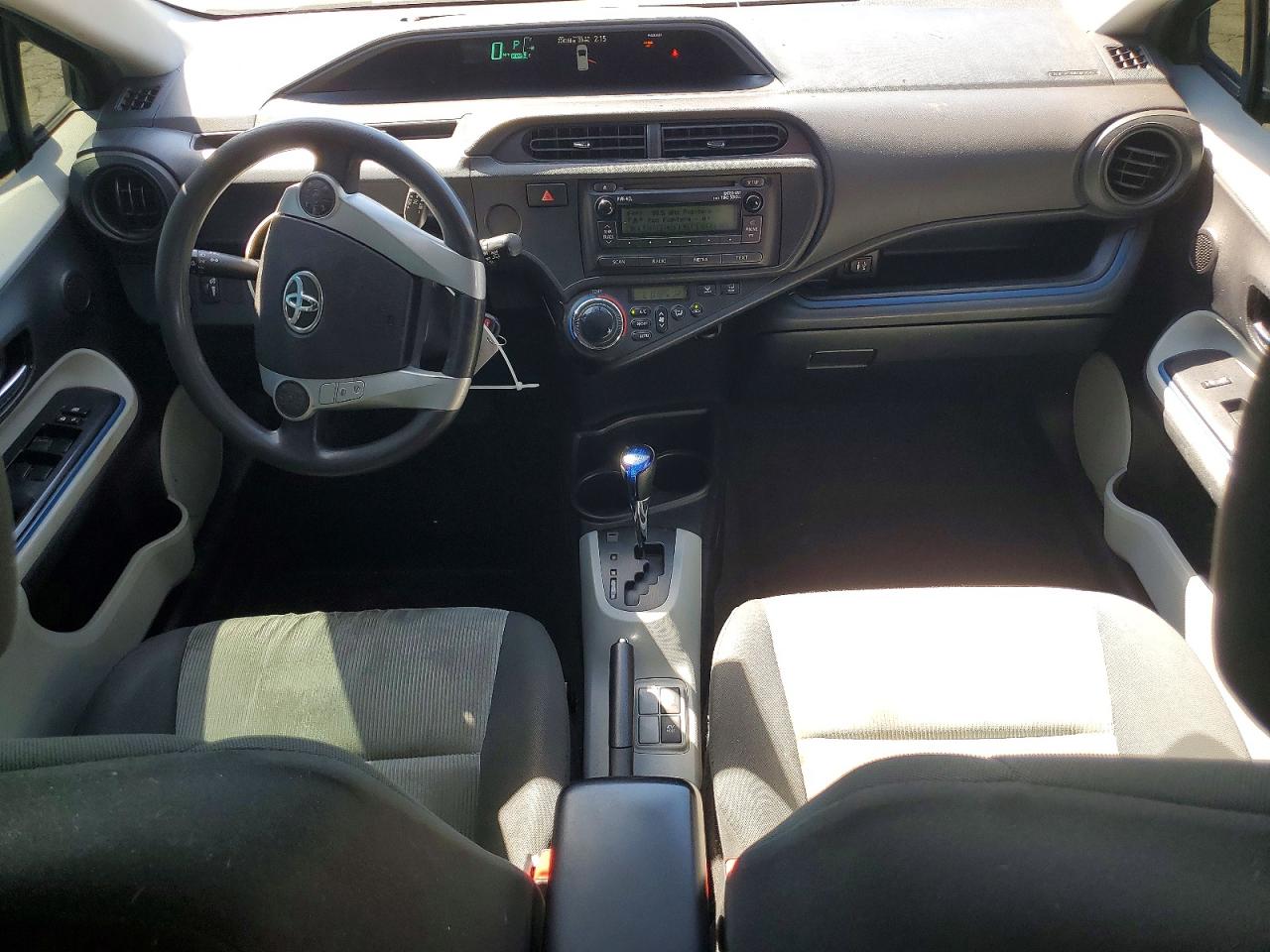 2013 TOYOTA PRIUS C TWO photo 8