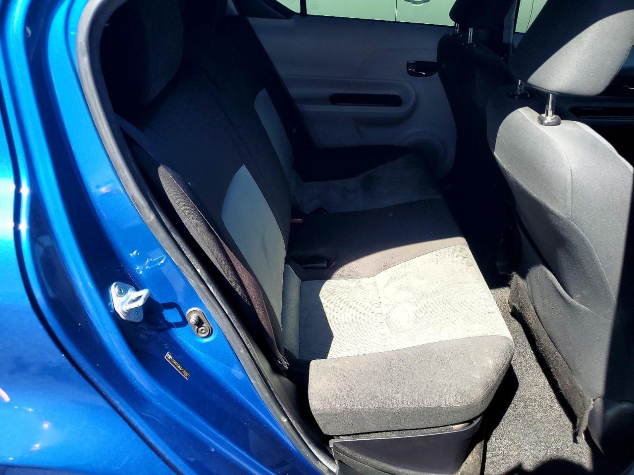 2013 TOYOTA PRIUS C TWO photo 10