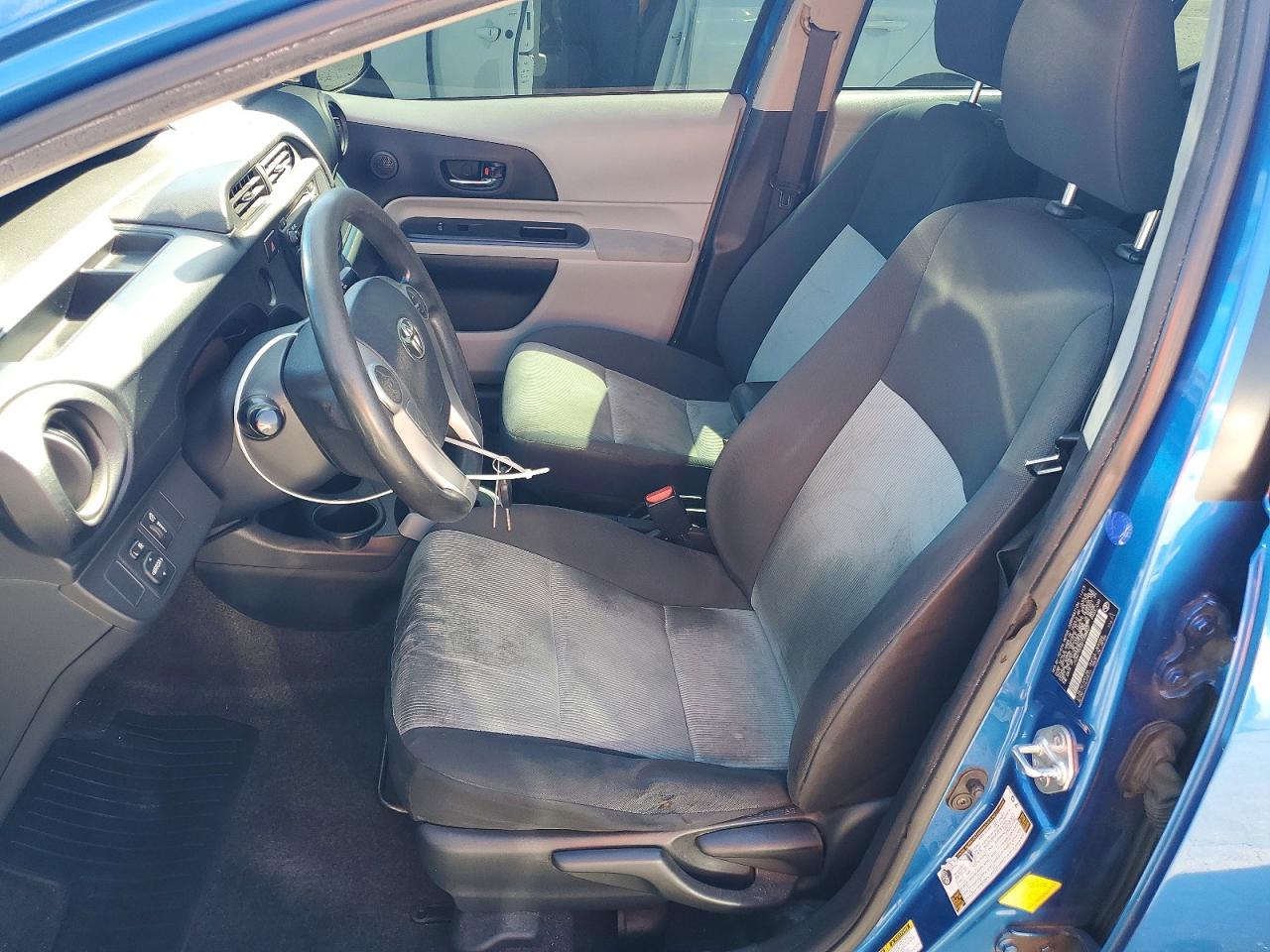 2013 TOYOTA PRIUS C TWO photo 7