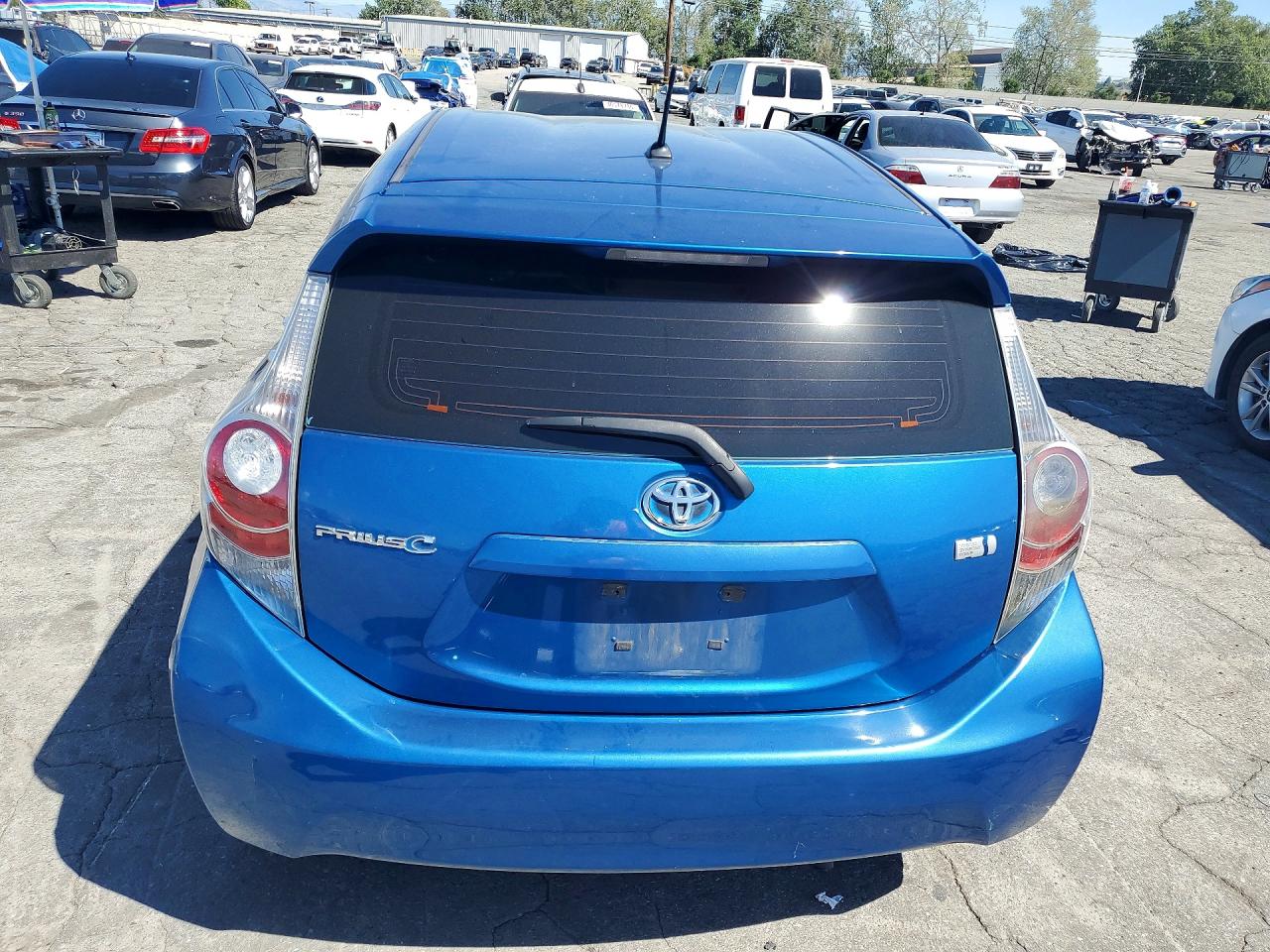 2013 TOYOTA PRIUS C TWO photo 6