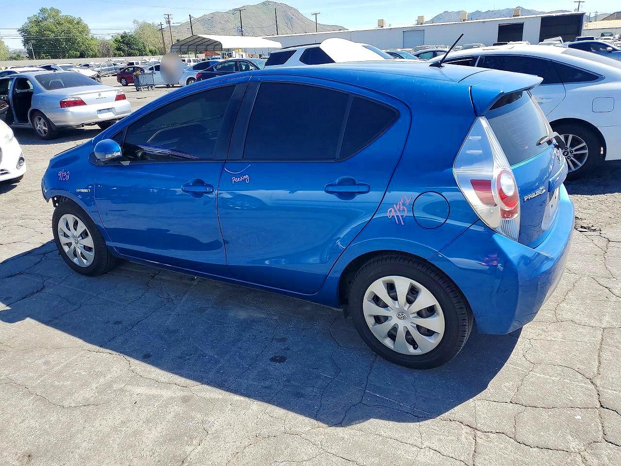 2013 TOYOTA PRIUS C TWO photo 2
