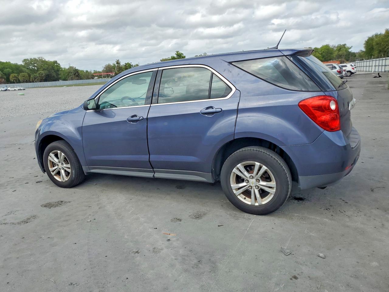 2013 CHEVROLET EQUINOX LS photo 2