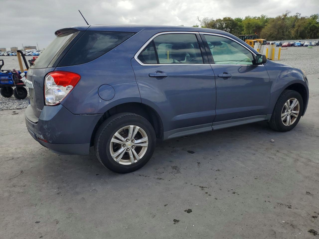2013 CHEVROLET EQUINOX LS photo 3