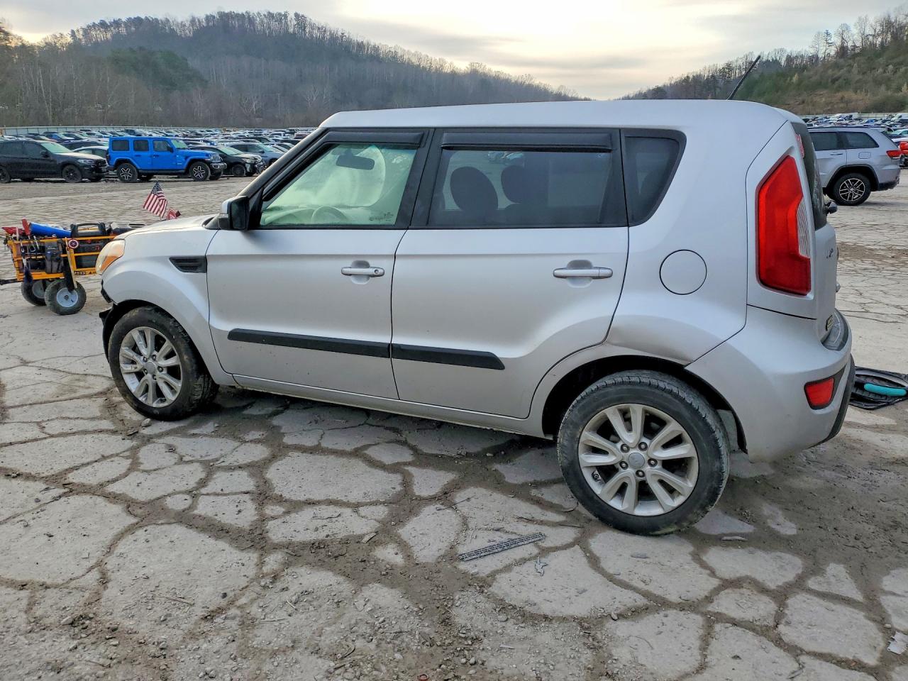 2013 KIA SOUL + photo 3