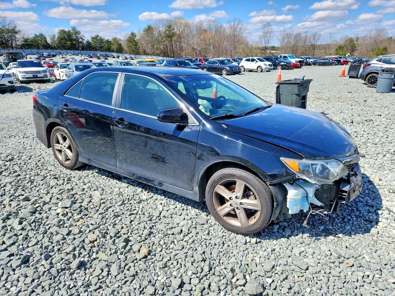 2014 TOYOTA CAMRY SE photo 10