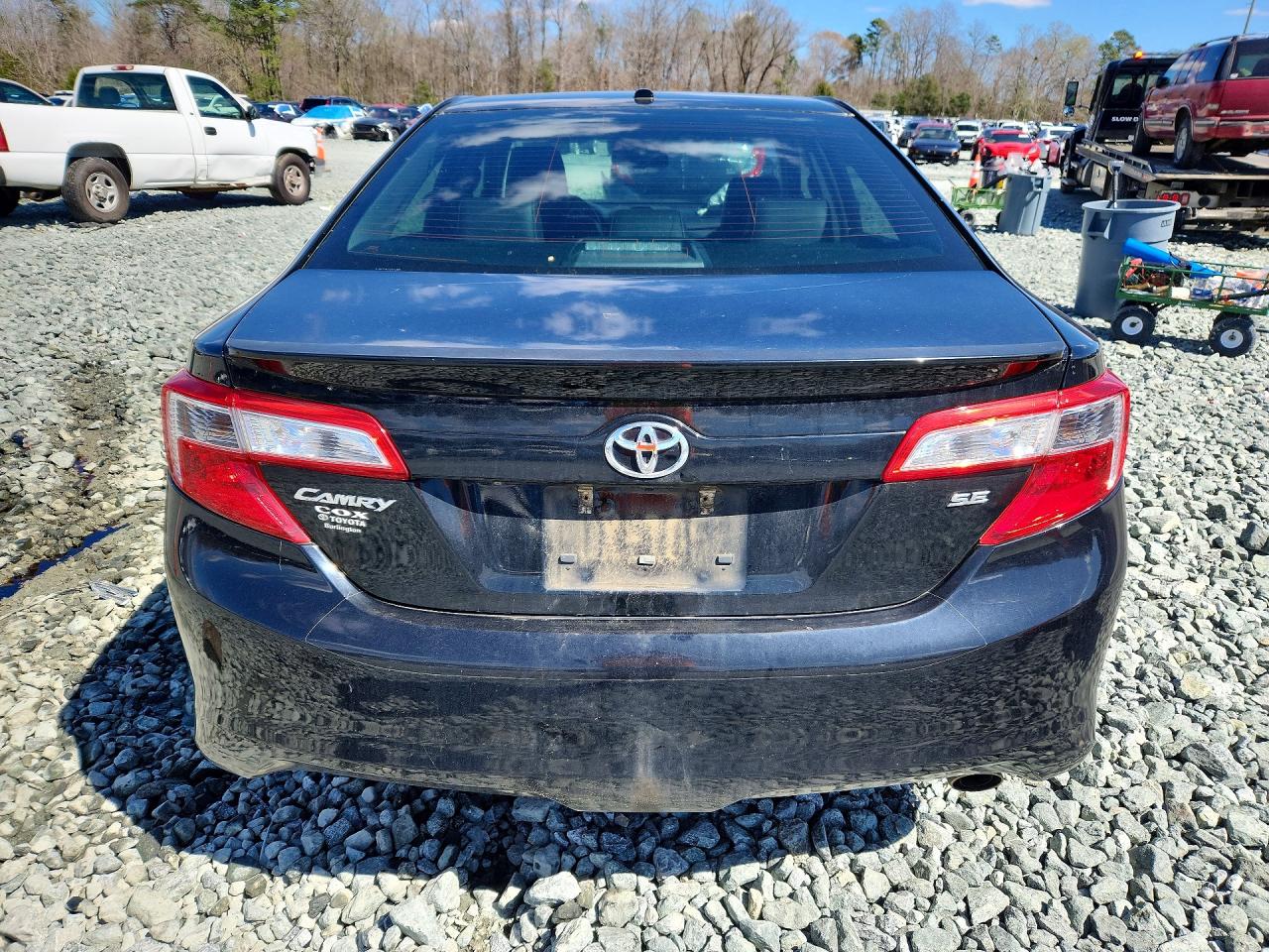 2014 TOYOTA CAMRY SE photo 16