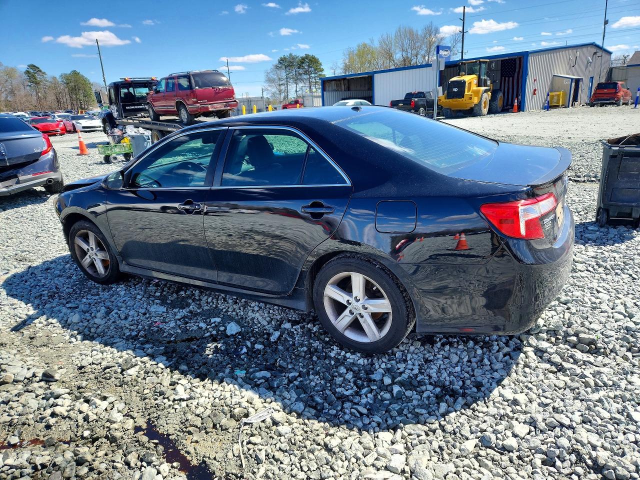 2014 TOYOTA CAMRY SE photo 4