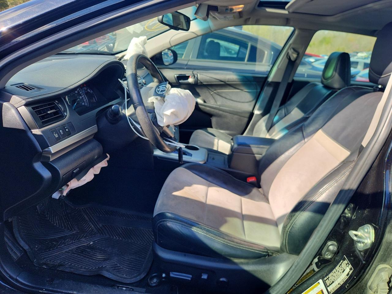 2014 TOYOTA CAMRY SE photo 19