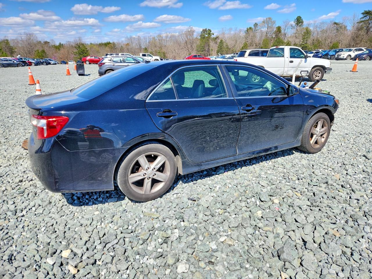 2014 TOYOTA CAMRY SE photo 7