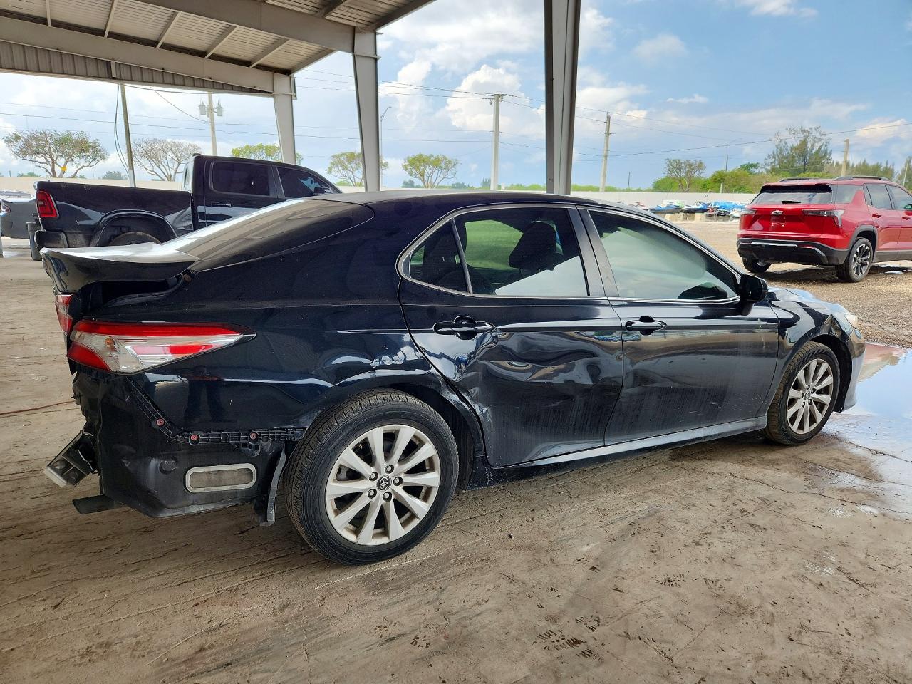 2018 TOYOTA CAMRY LE photo 5