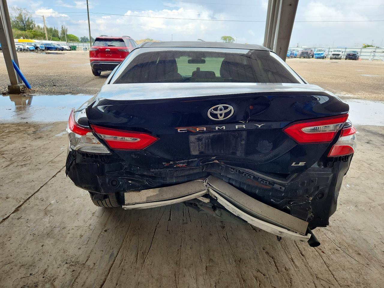 2018 TOYOTA CAMRY LE photo 11