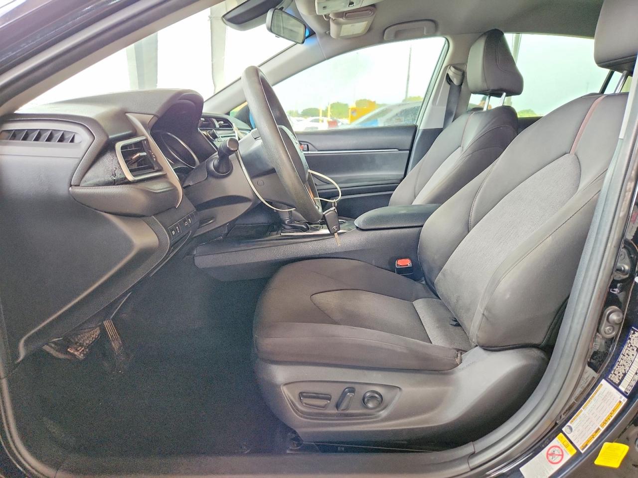 2018 TOYOTA CAMRY LE photo 13