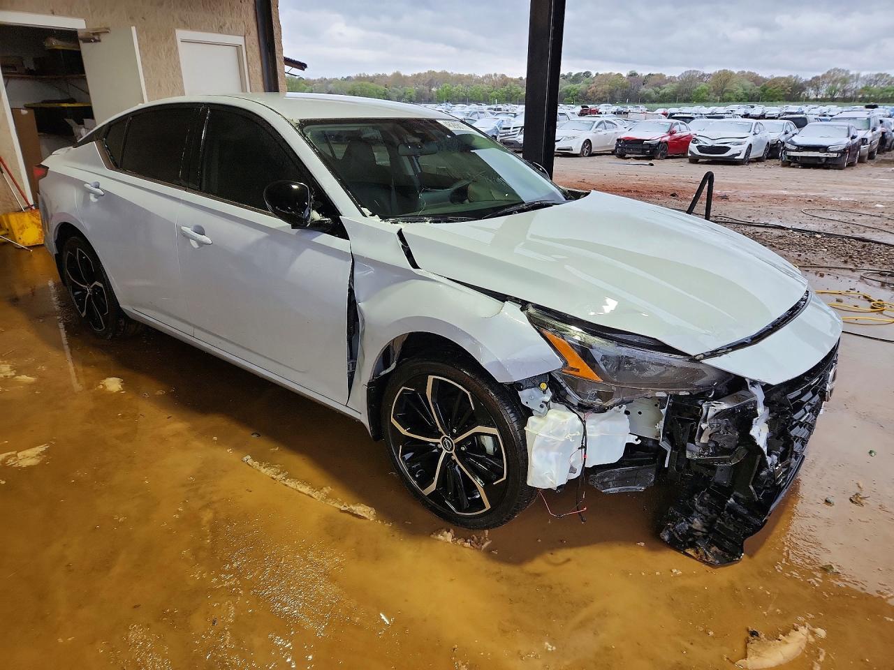2024 NISSAN ALTIMA 2.5 SR photo 10