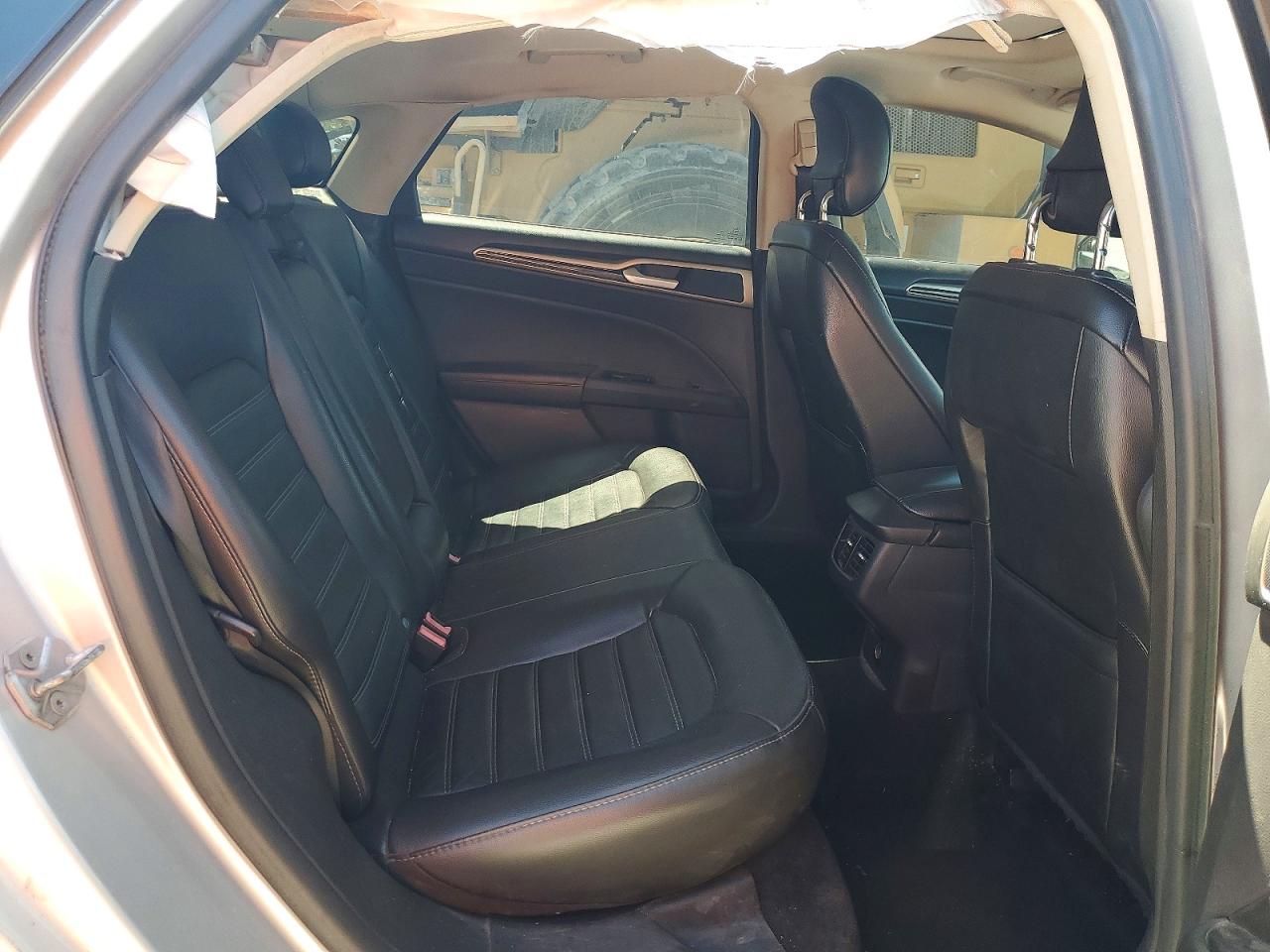 2014 FORD FUSION SE photo 19
