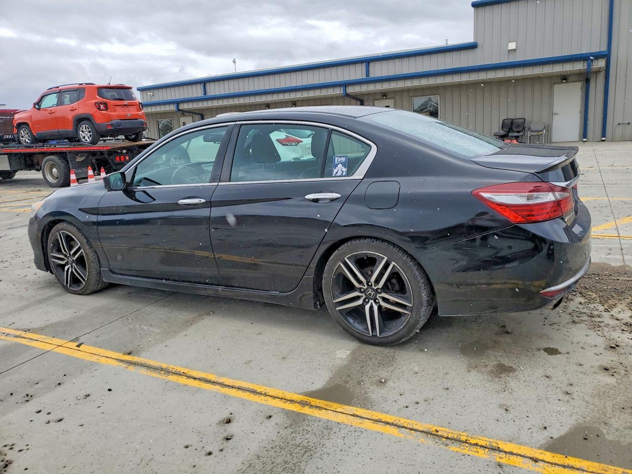 2016 HONDA ACCORD photo 4