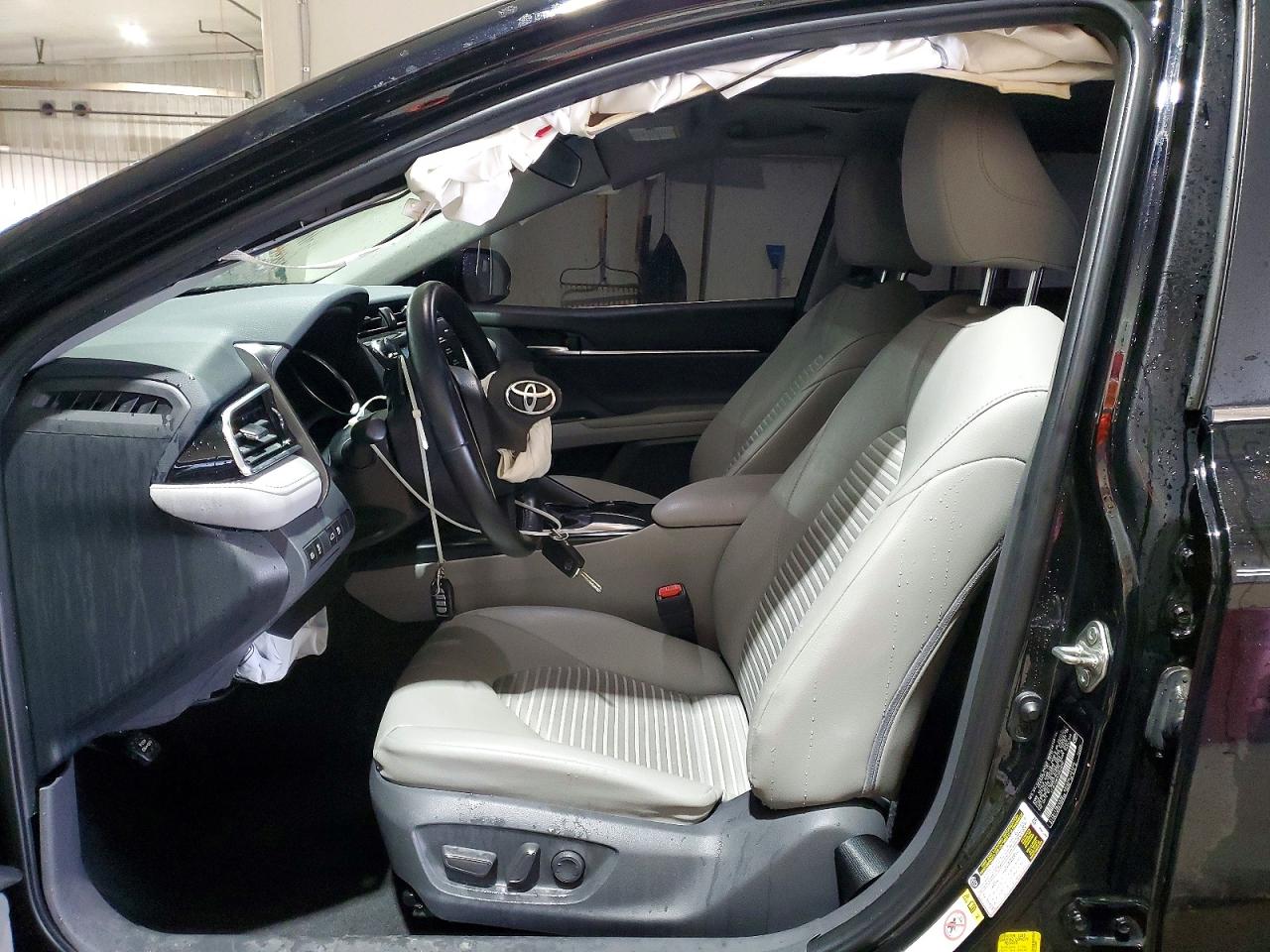 2018 TOYOTA CAMRY SE photo 19