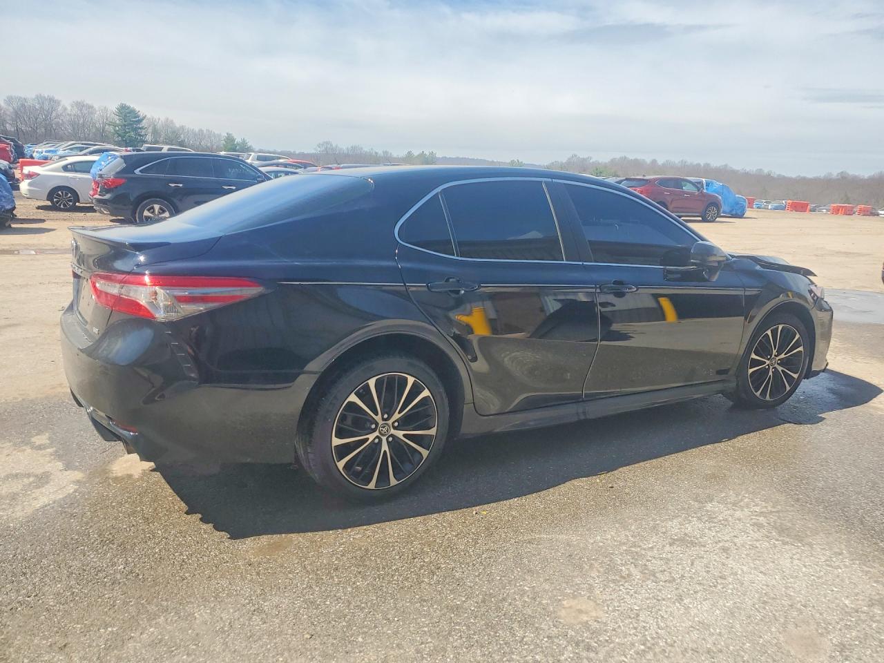 2018 TOYOTA CAMRY SE photo 7