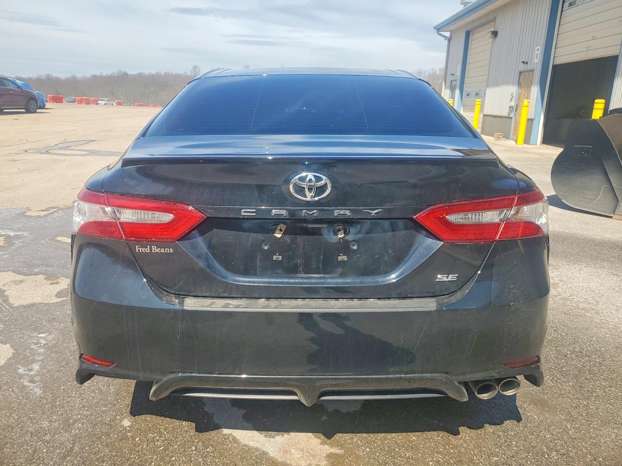 2018 TOYOTA CAMRY SE photo 16