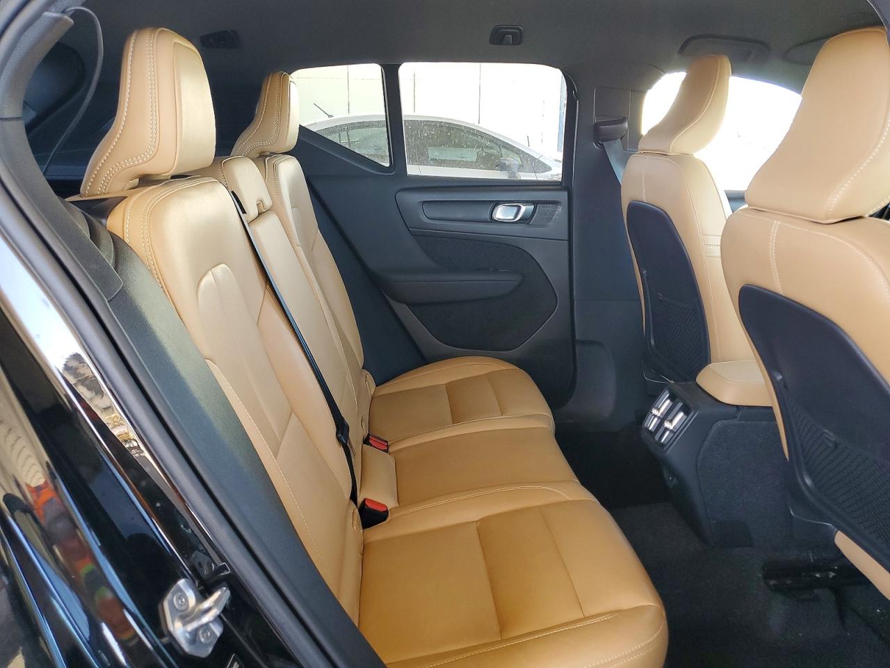 2020 VOLVO XC40 T4 MOMENTUM photo 21