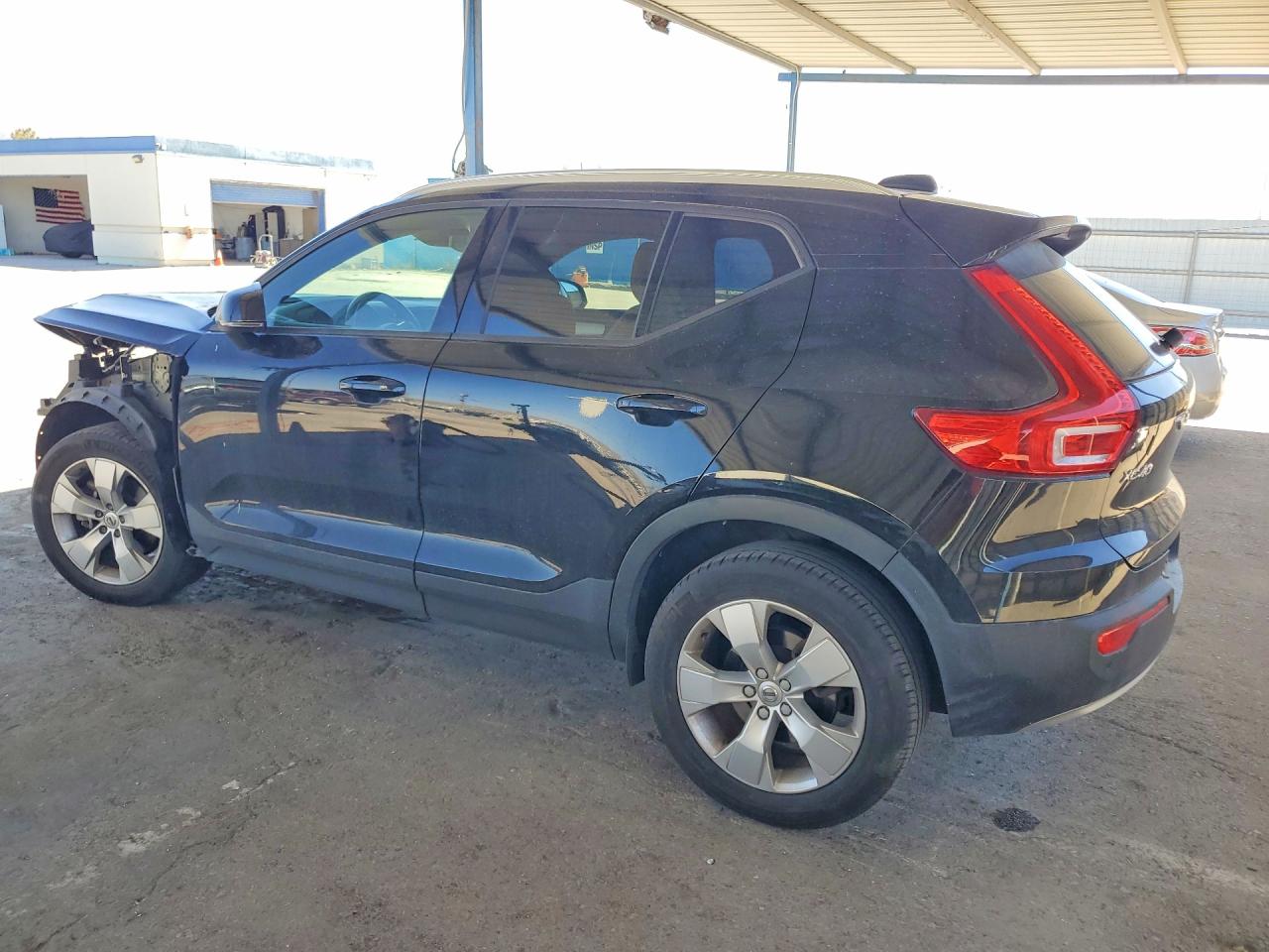 2020 VOLVO XC40 T4 MOMENTUM photo 3