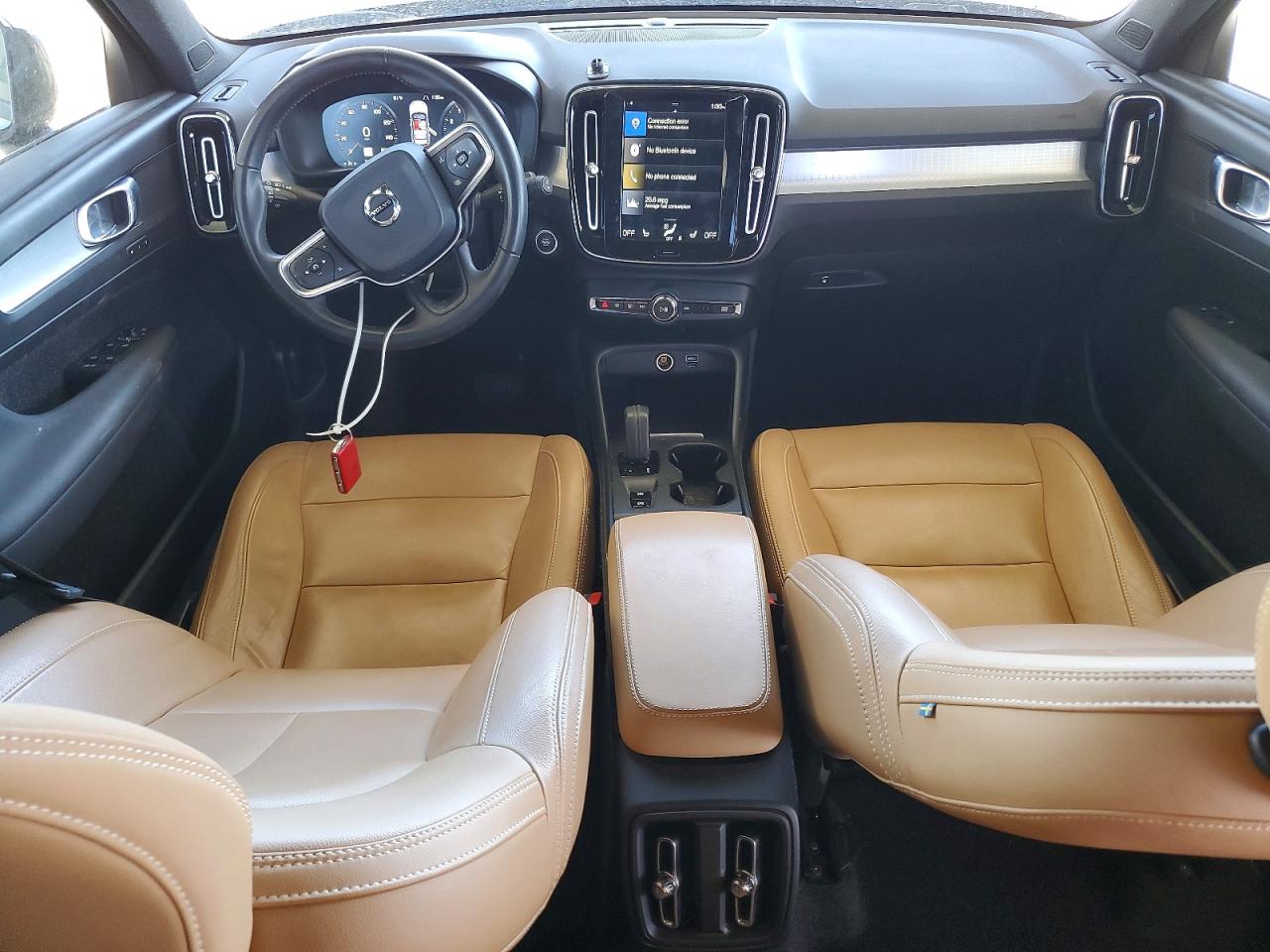 2020 VOLVO XC40 T4 MOMENTUM photo 15