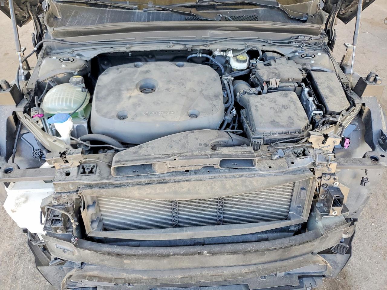2020 VOLVO XC40 T4 MOMENTUM photo 23