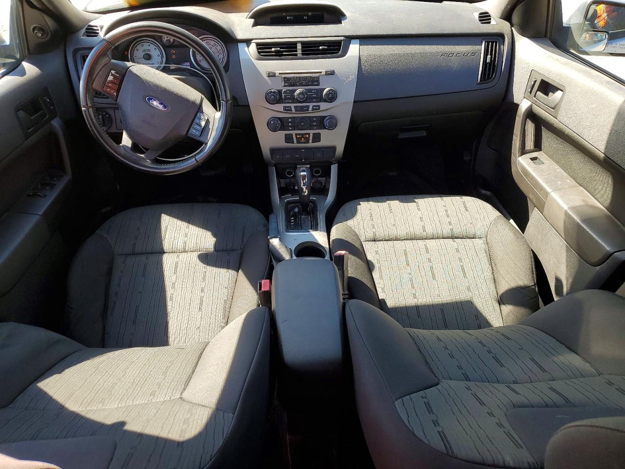 2009 FORD FOCUS SE photo 8
