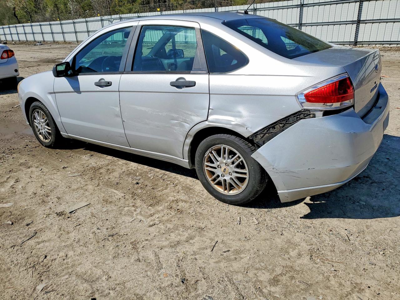 2009 FORD FOCUS SE photo 2
