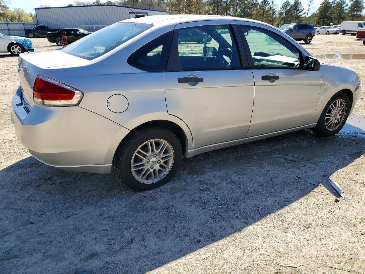 2009 FORD FOCUS SE photo 3