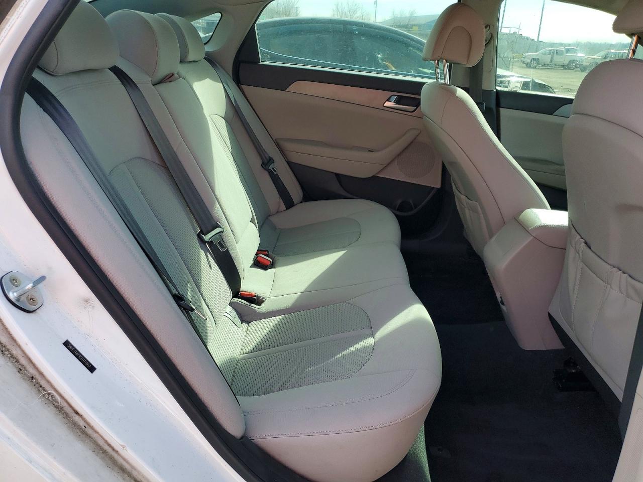 2016 HYUNDAI SONATA BASE photo 19