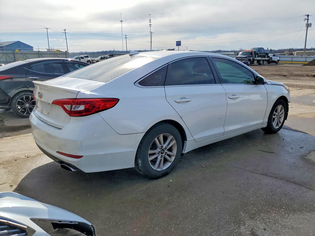 2016 HYUNDAI SONATA BASE photo 5