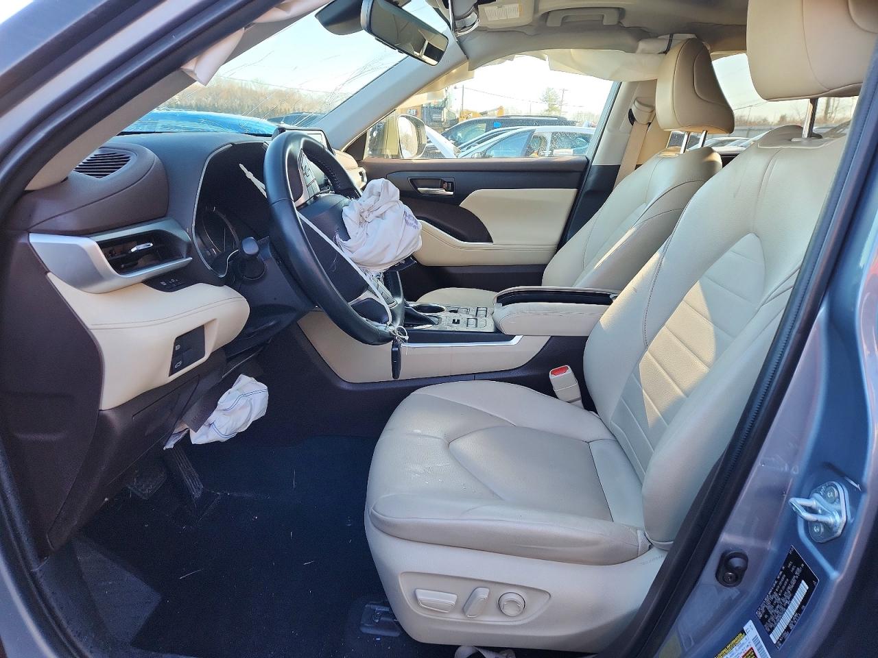 2022 TOYOTA HIGHLANDER XLE photo 7