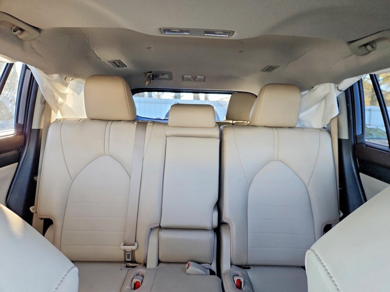 2022 TOYOTA HIGHLANDER XLE photo 10
