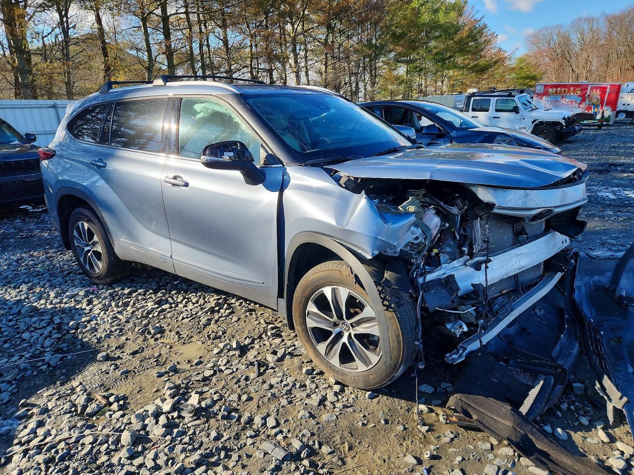 2022 TOYOTA HIGHLANDER XLE photo 4