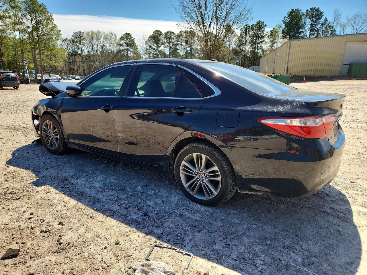 2017 TOYOTA CAMRY SE photo 3