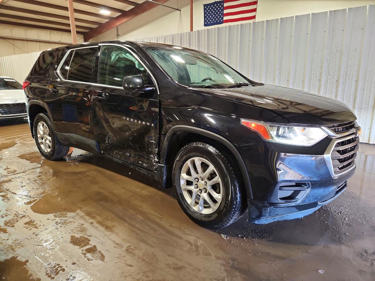 2020 CHEVROLET TRAVERSE LS photo 4