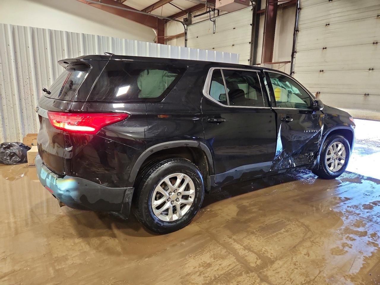 2020 CHEVROLET TRAVERSE LS photo 3