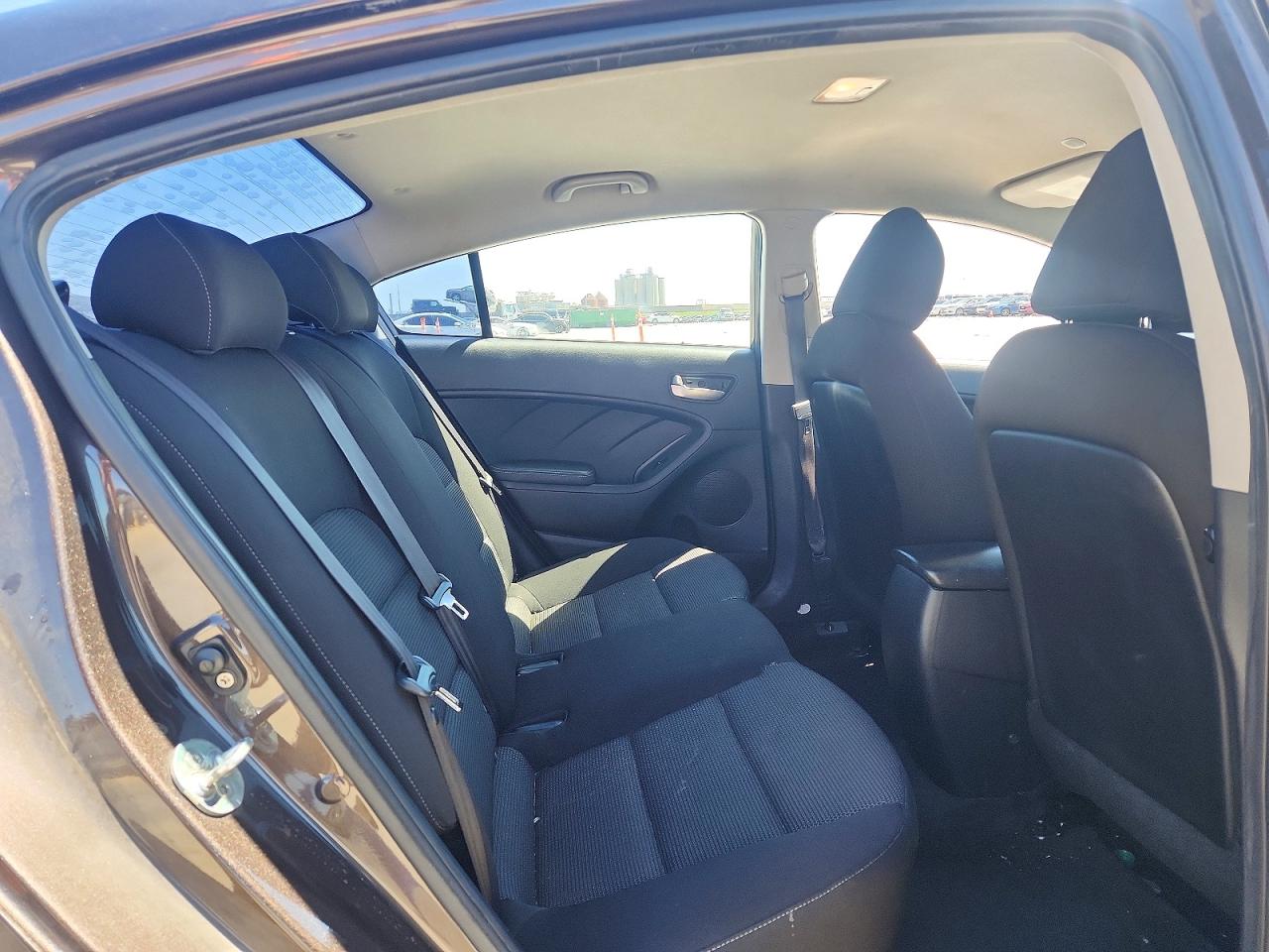 2017 KIA FORTE LX photo 28