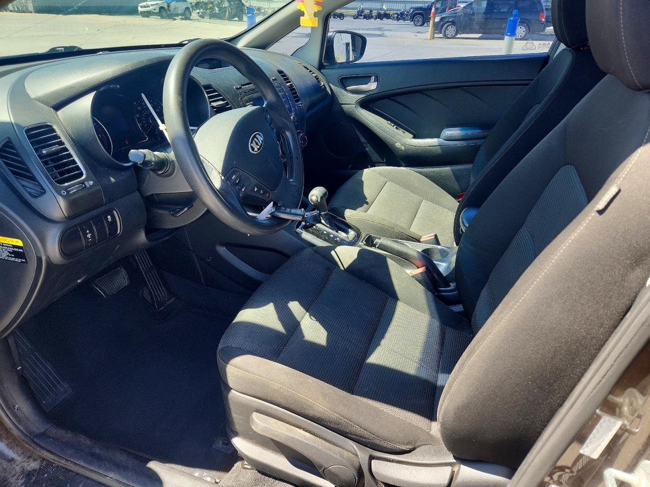 2017 KIA FORTE LX photo 19