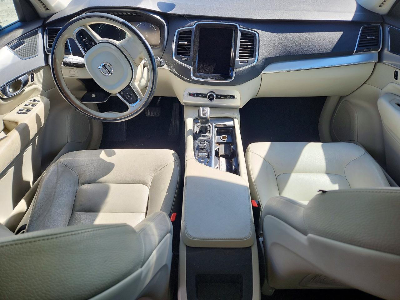 2016 VOLVO XC90 T5 photo 8